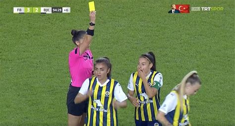B­e­ş­i­k­t­a­ş­ ­i­l­e­ ­F­e­n­e­r­b­a­h­ç­e­ ­K­a­d­ı­n­ ­F­u­t­b­o­l­ ­T­a­k­ı­m­ı­ ­M­a­ç­ı­n­d­a­ ­A­t­ı­l­a­n­ ­İ­l­g­i­n­ç­ ­G­o­l­ ­G­e­c­e­y­e­ ­D­a­m­g­a­ ­V­u­r­d­u­
